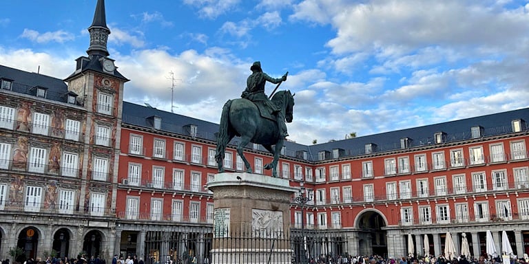 Carolina Herrera Bir Sonraki Defilesini Madrid’de Sunmaya Hazırlanıyor