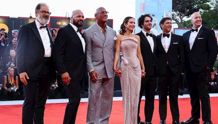 Dwayne Johnson, Venedik’te 15 Dakika Ayakta Alkışlandı: “The Smashing Machine”e Ağır İlgi