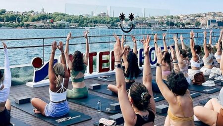 İstanbul’da Boğaza Karşı Yoga