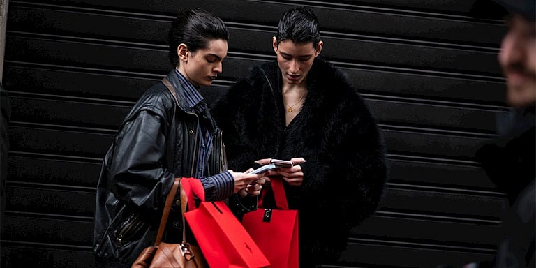 “Tech Neck”: Ekranların Yol Açtığı Yeni Hoşluk ve Sıhhat Tasası