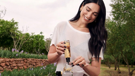 Tekrar ve Tekrar: Dua Lipa, YSL’nin Libre’siyle Buluştu!