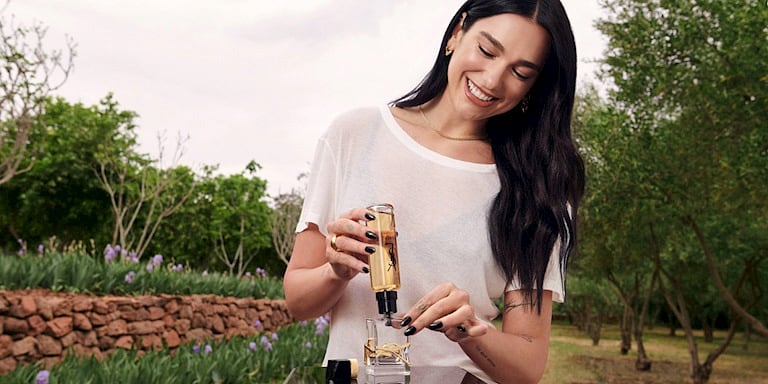 Tekrar ve Tekrar: Dua Lipa, YSL’nin Libre’siyle Buluştu!