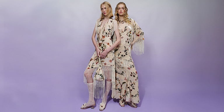 Anna Sui Resort 2027: Pop Art’tan Ferdî Bir Moda Arşivine