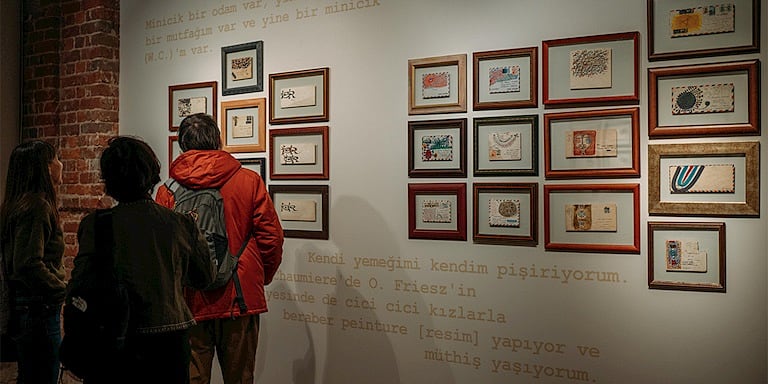Bir Sanatkarın Dünyası Zarflar Aracılığıyla Açılıyor: “Sevgilerle, Bedri Rahmi Eyüboğlu”