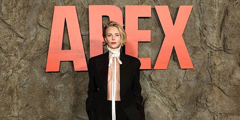 Charlize Theron’dan Dikkat Cazip Tarz Atağı