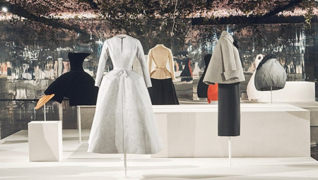 Dior’dan Formun Grameri: Couture, Heykel ve Miras Üzerine Bir Stant